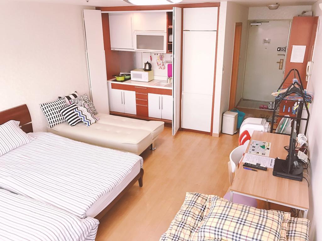 Apartment Jyp House *